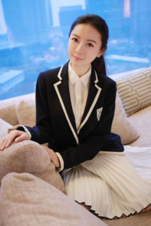 校花股神_十万网红美女美酱